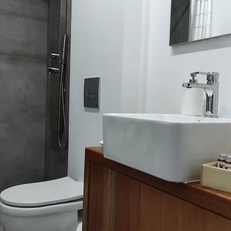 Luxury Seven スキアトスタウン